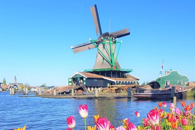 Zaanse Schans and Volendam Private Tour – Clogs, Cheese and More - The clog workshop and its old machinery